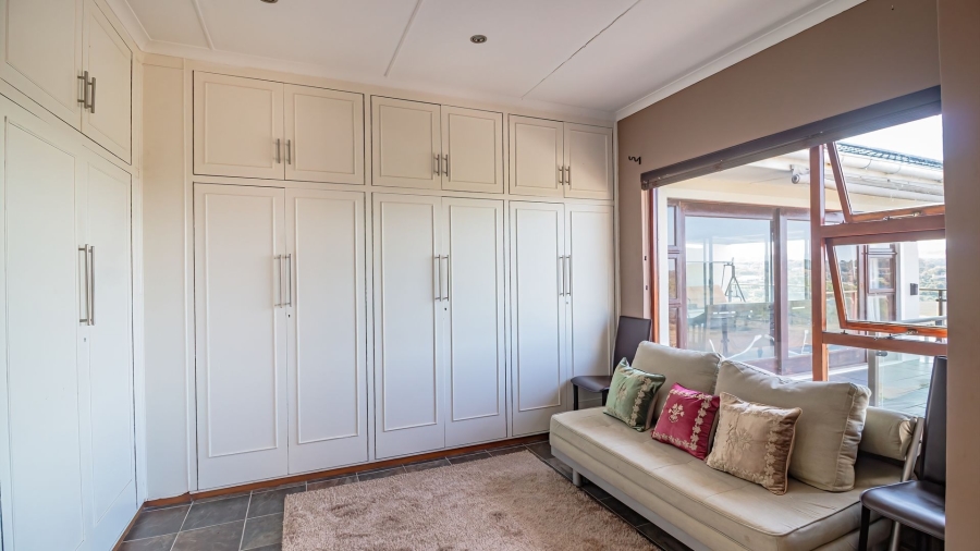 4 Bedroom Property for Sale in Bonza Bay Eastern Cape